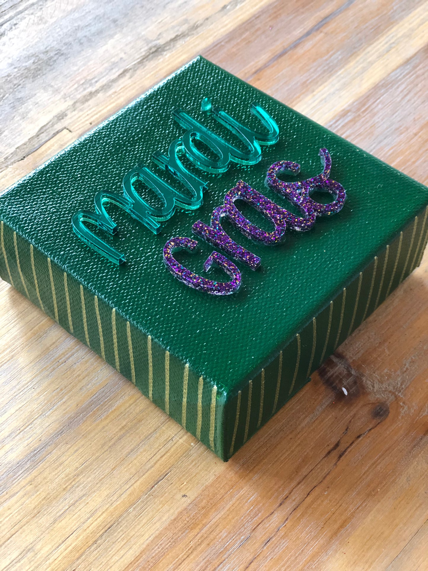 Green and Pardi Gras Mini